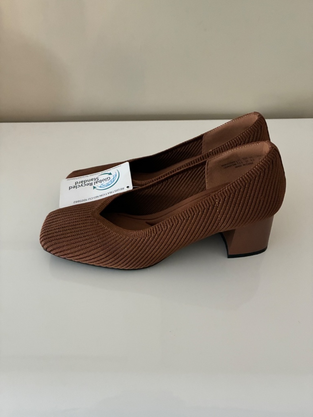 Burudani pumps